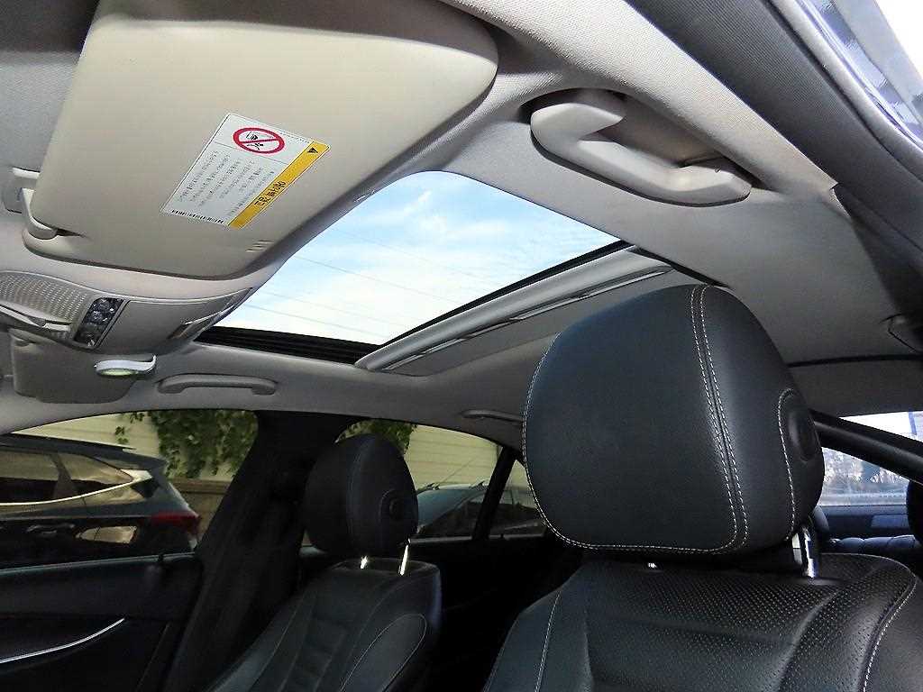 Mercedes-Benz E-Class — photo 17