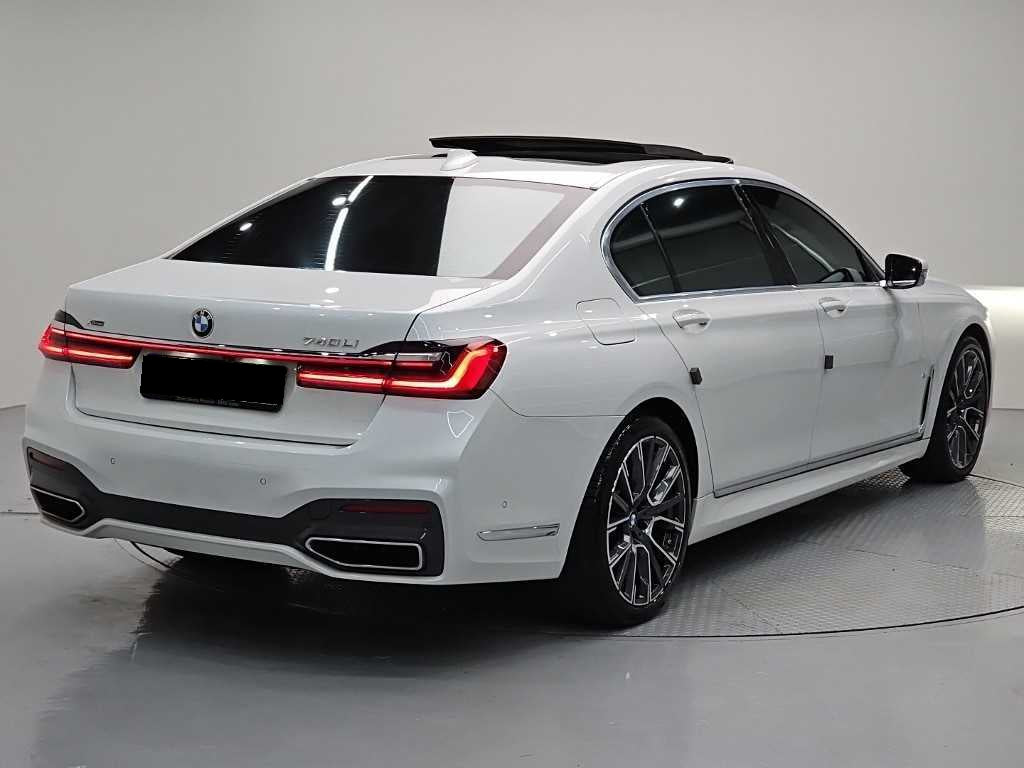 BMW 7-Series — photo 04