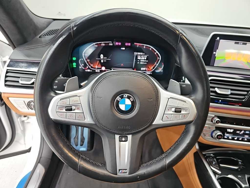 BMW 7-Series — photo 09