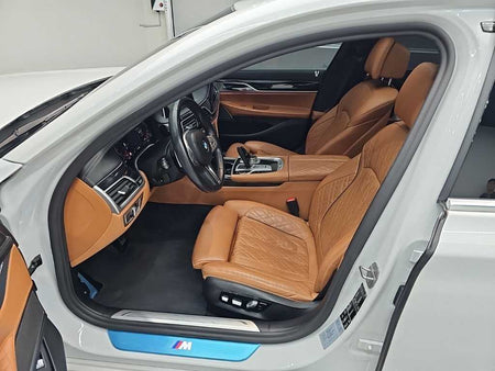 BMW 7-Series — photo 11