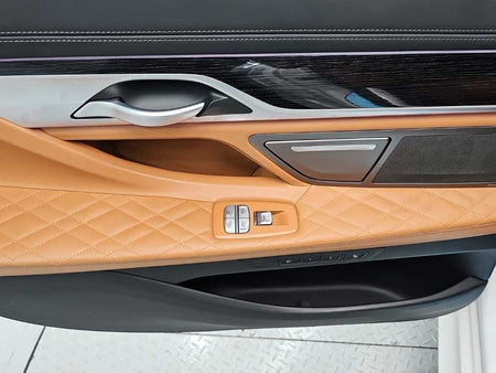 BMW 7-Series — photo 14