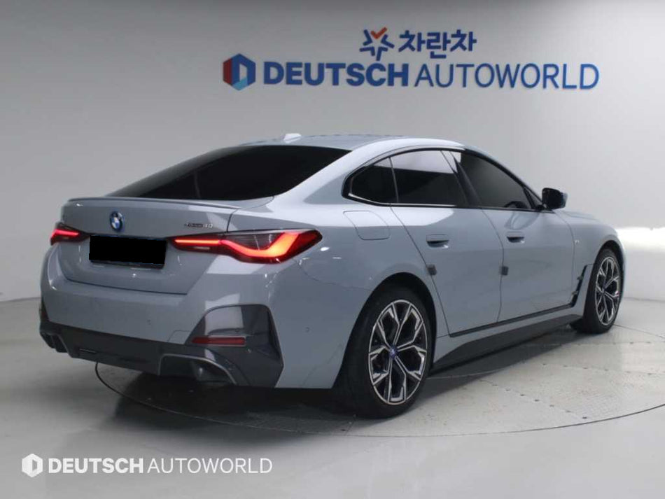BMW i4 — photo 02