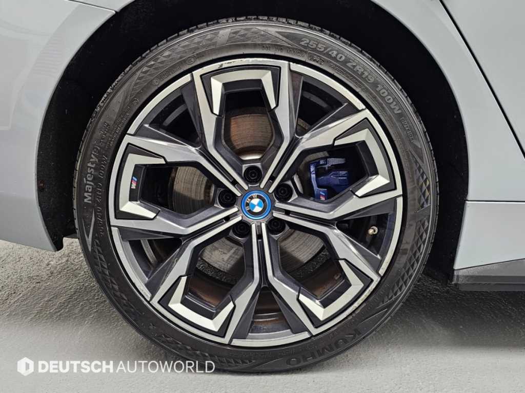 BMW i4 — photo 05