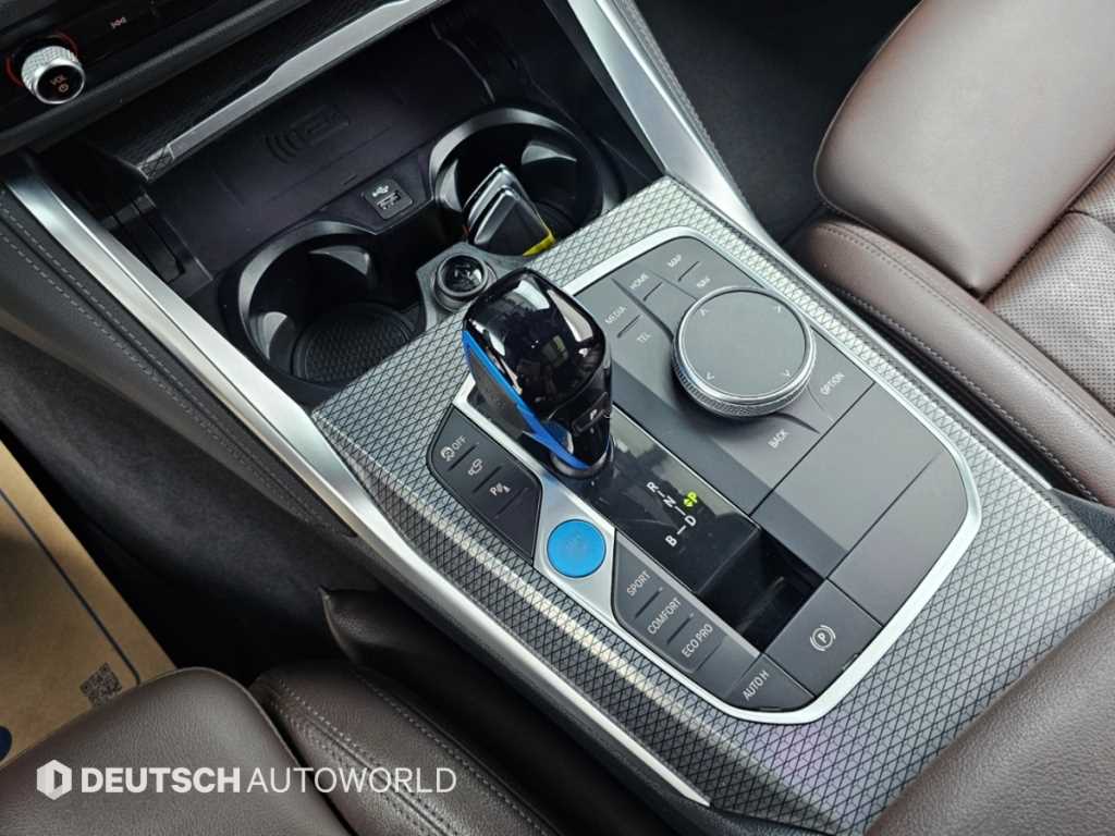 BMW i4 — photo 09