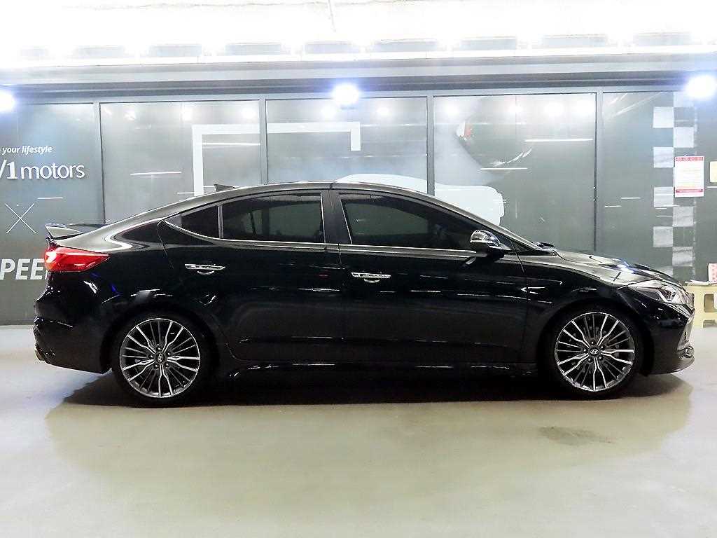 Hyundai Avante — photo 03
