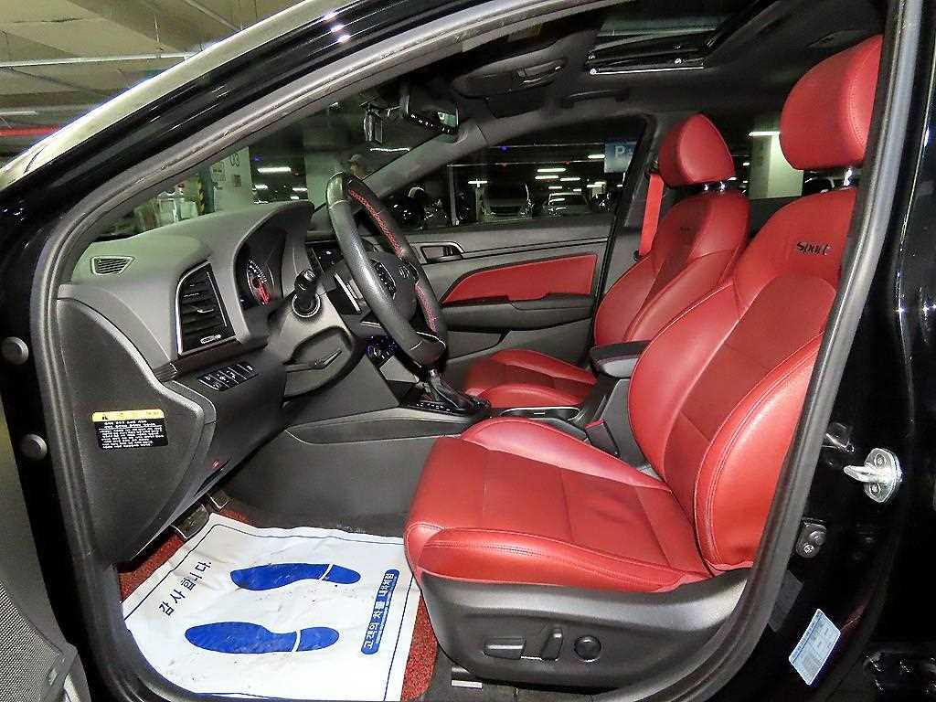 Hyundai Avante — photo 06