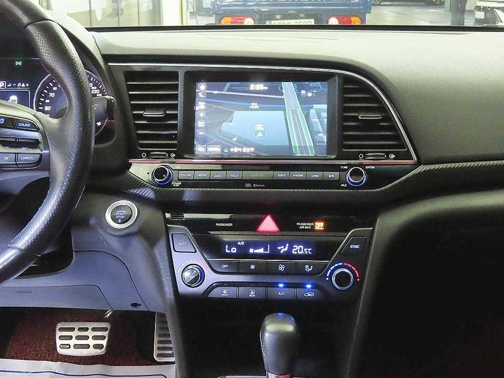 Hyundai Avante — photo 11