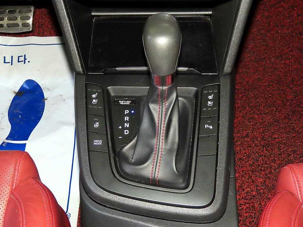Hyundai Avante — photo 12