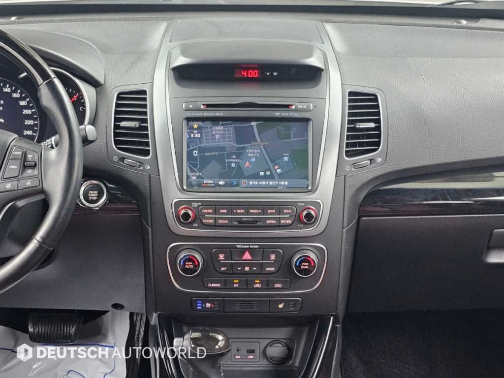 Kia Sorento — photo 14