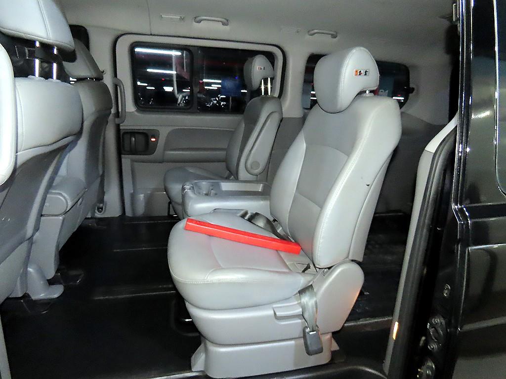 Hyundai Starex — photo 07