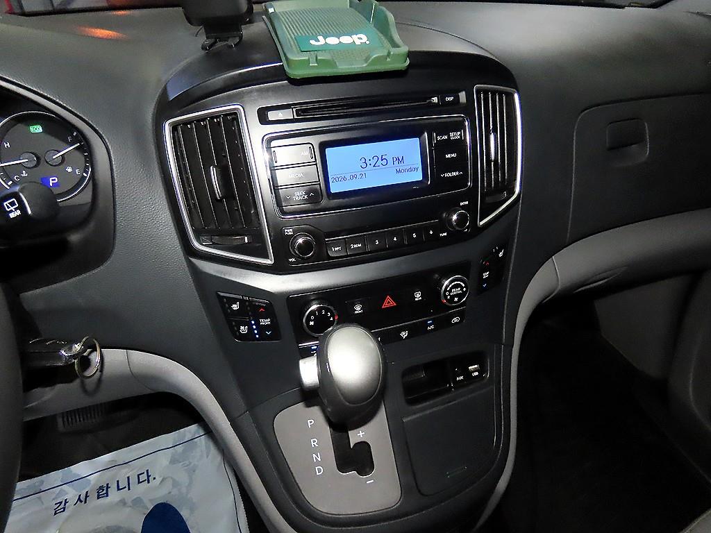 Hyundai Starex — photo 11