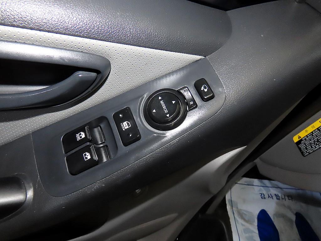 Hyundai Starex — photo 12