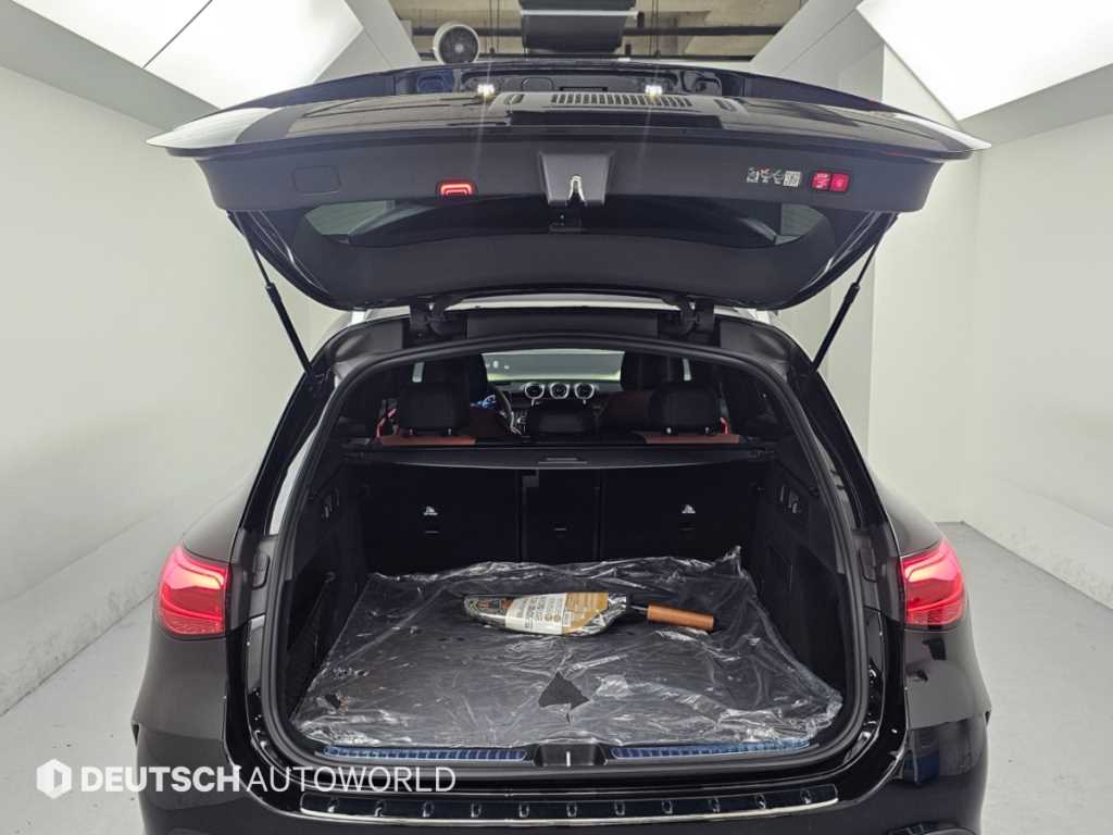 Mercedes-Benz GLC-Class — photo 19