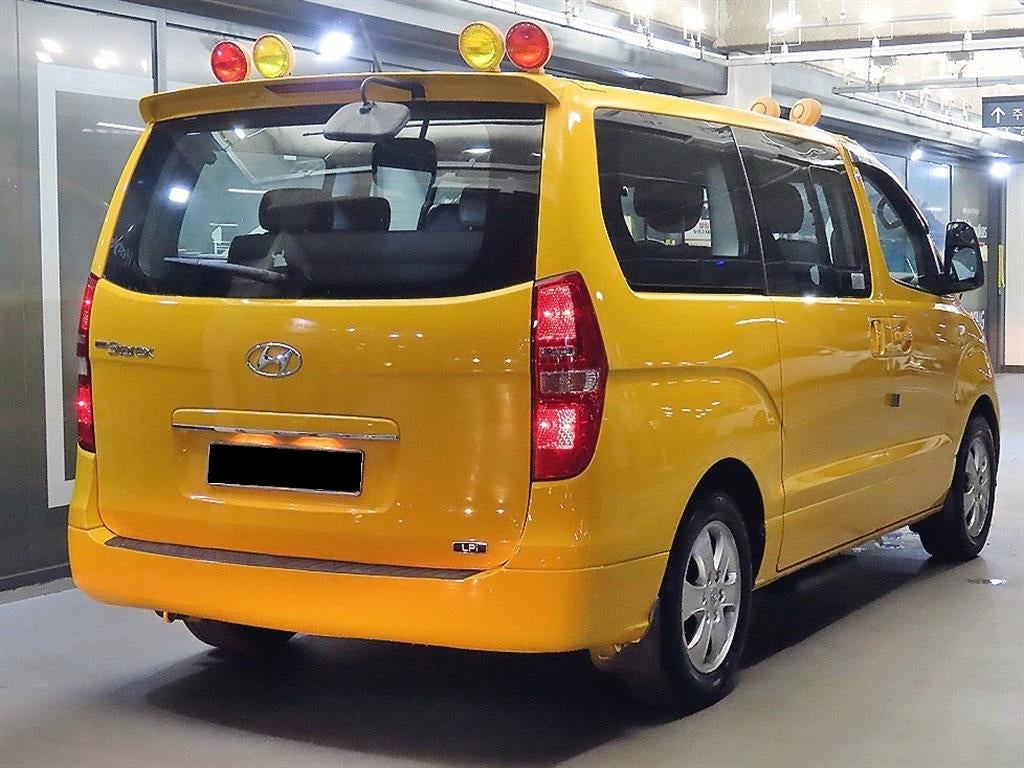 Hyundai Starex — photo 04