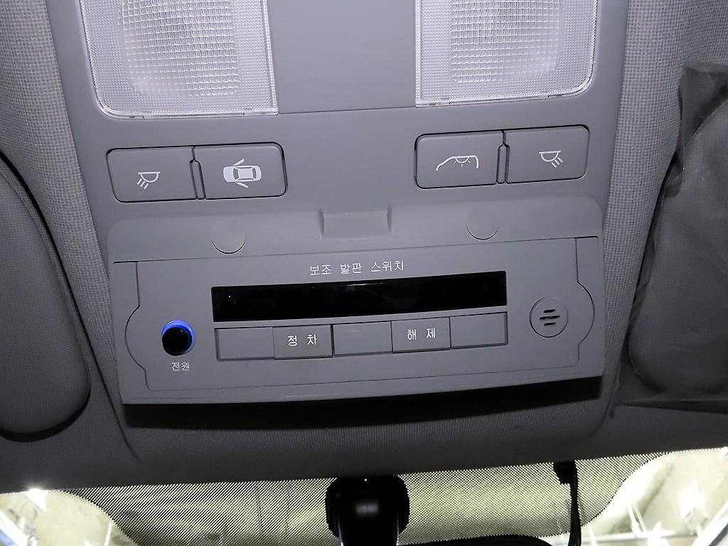 Hyundai Starex — photo 12
