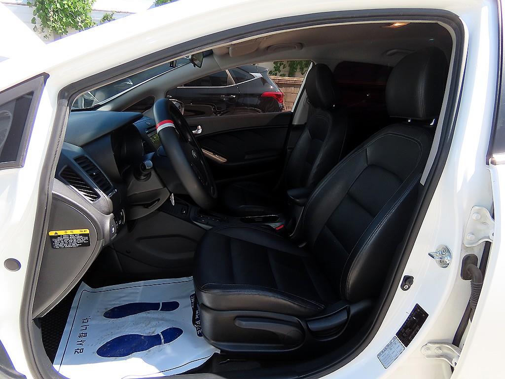 Kia K3 — photo 05