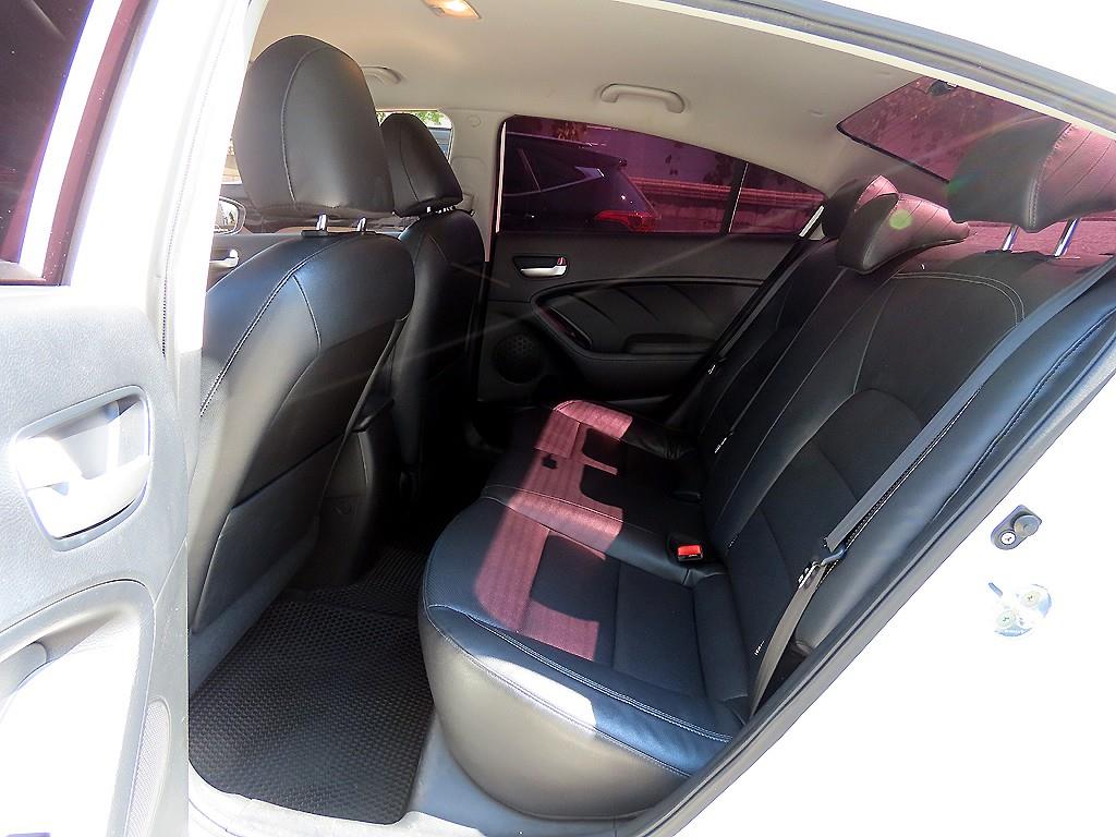 Kia K3 — photo 06