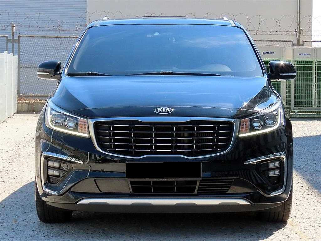 Kia Carnival — photo 01