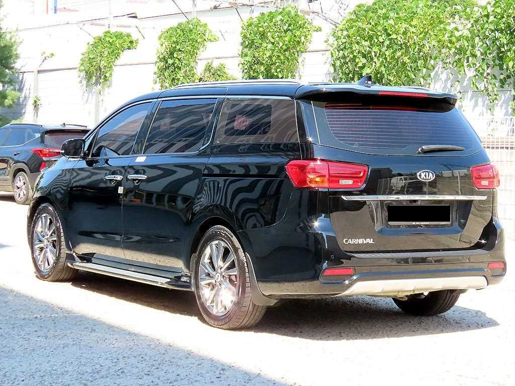 Kia Carnival — photo 03