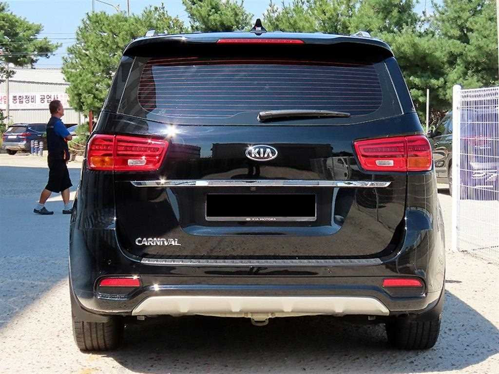Kia Carnival — photo 04