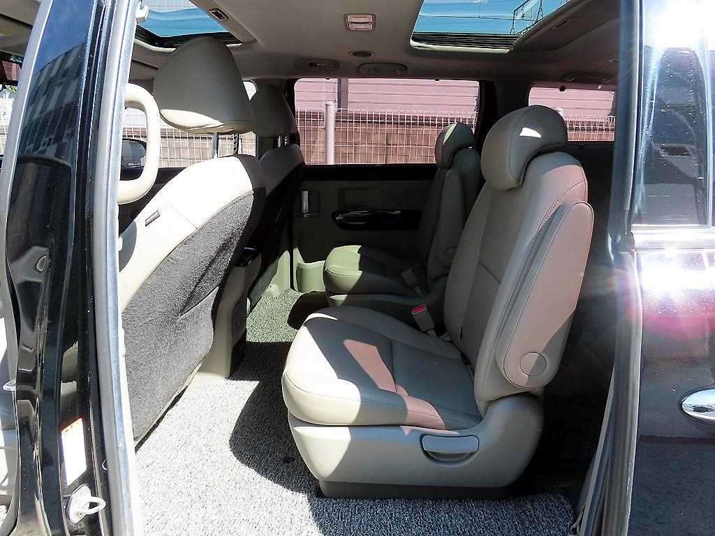 Kia Carnival — photo 06