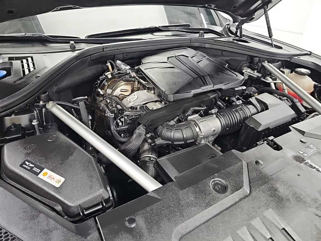 Genesis GV70 — photo 05