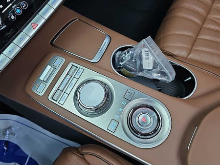 Genesis GV70 — photo 08