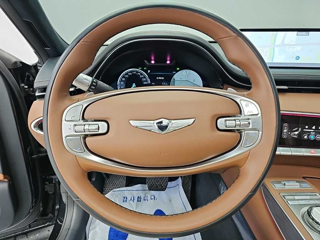 Genesis GV70 — photo 09