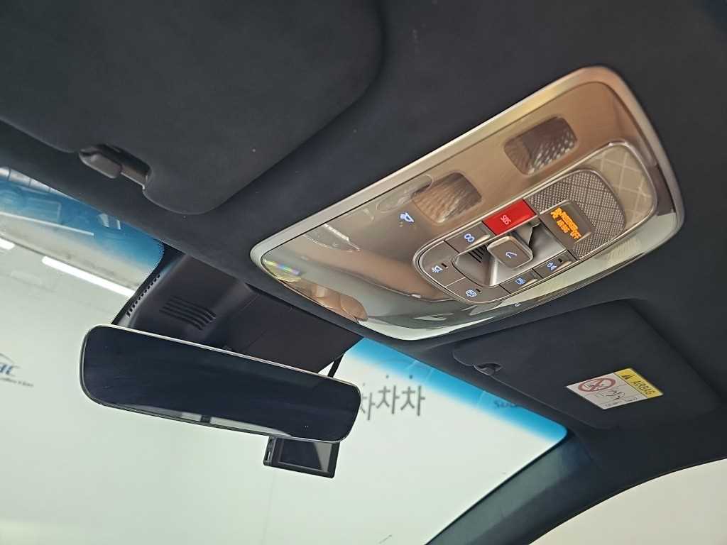 Genesis GV70 — photo 17