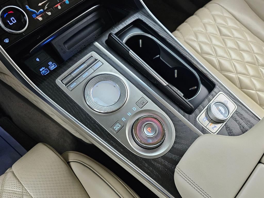 Genesis GV80 — photo 09