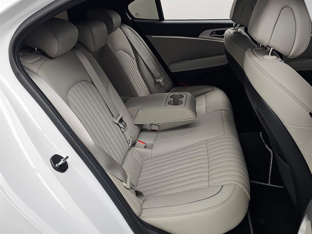 Genesis G70 — photo 12