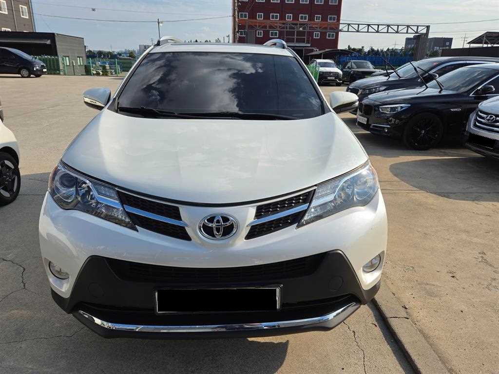 Toyota RAV4 — photo 01