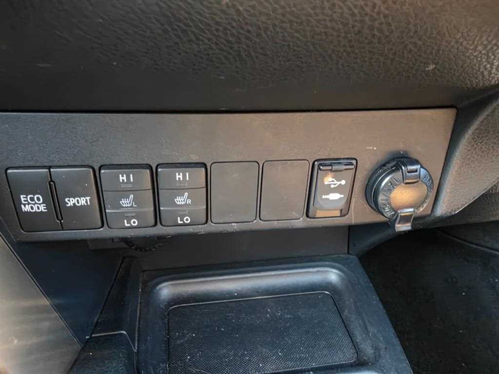Toyota RAV4 — photo 12