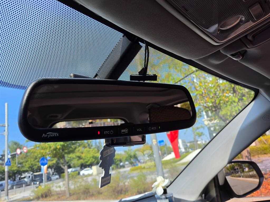 Toyota RAV4 — photo 13