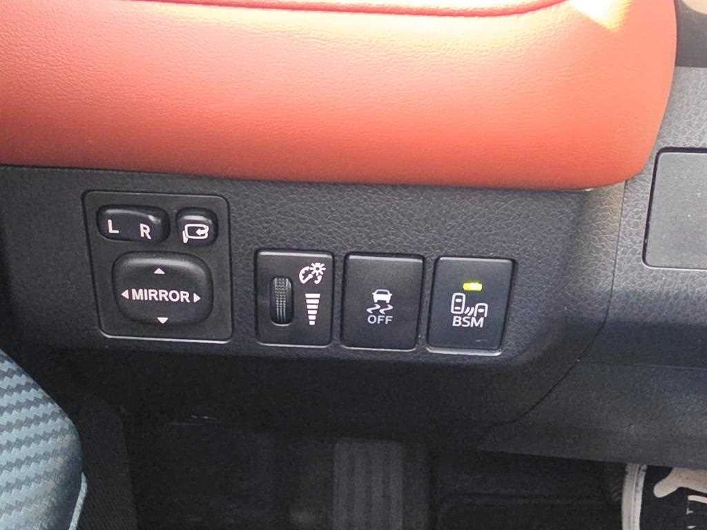 Toyota RAV4 — photo 14