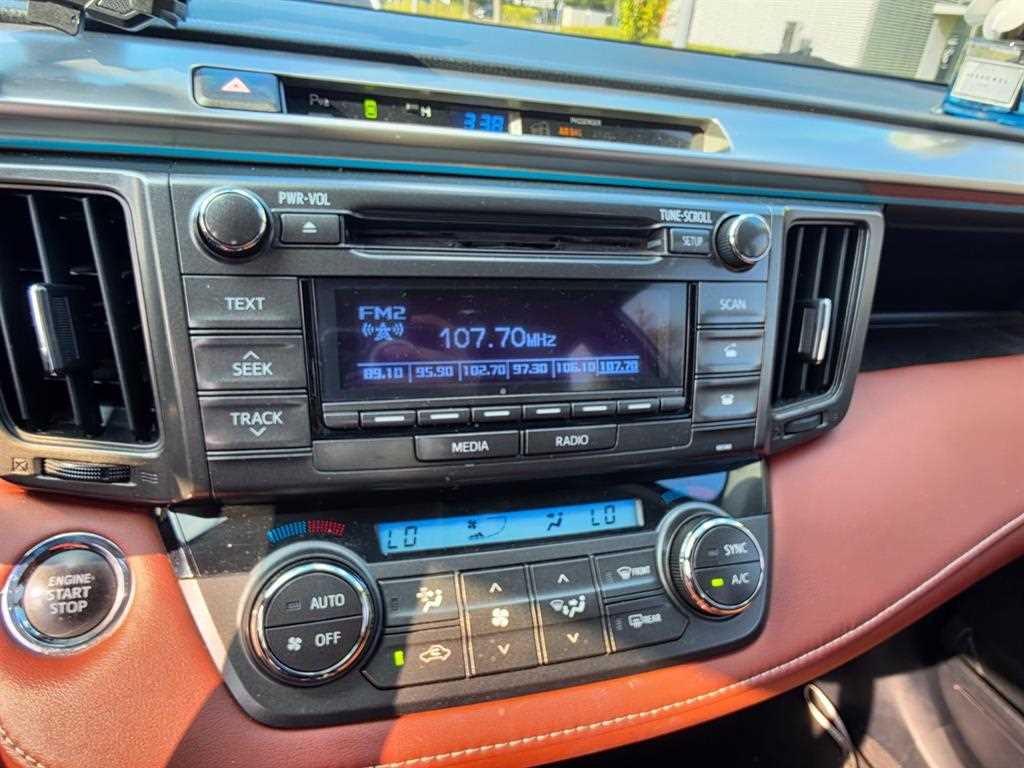 Toyota RAV4 — photo 16