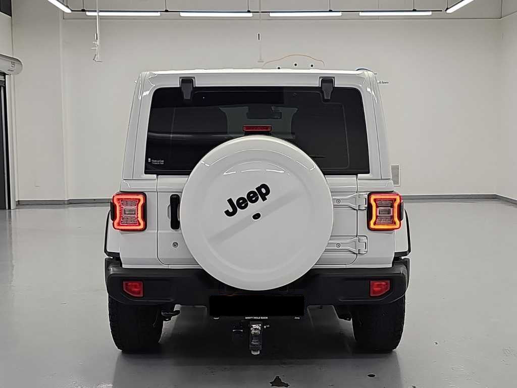 Jeep Wrangler — photo 03