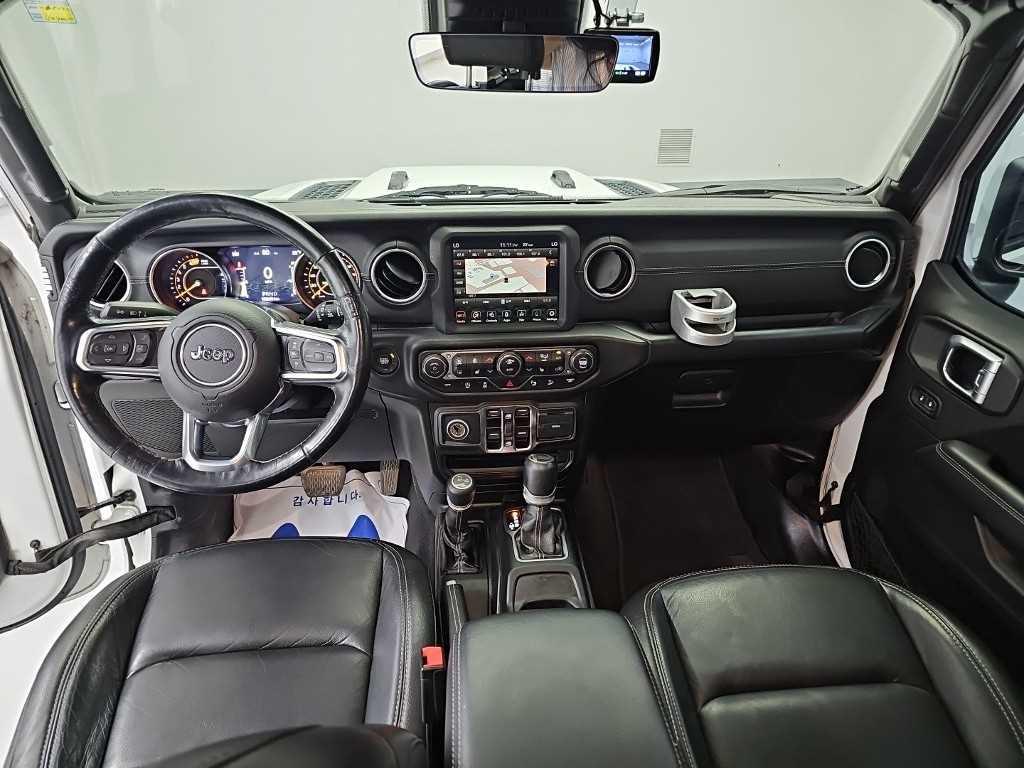 Jeep Wrangler — photo 07