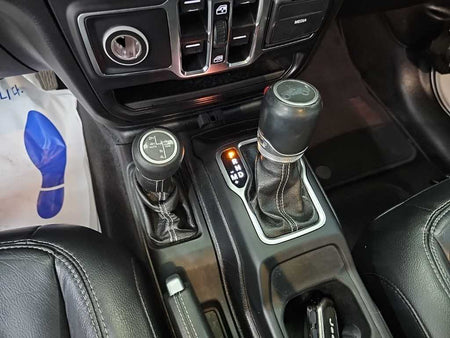 Jeep Wrangler — photo 08