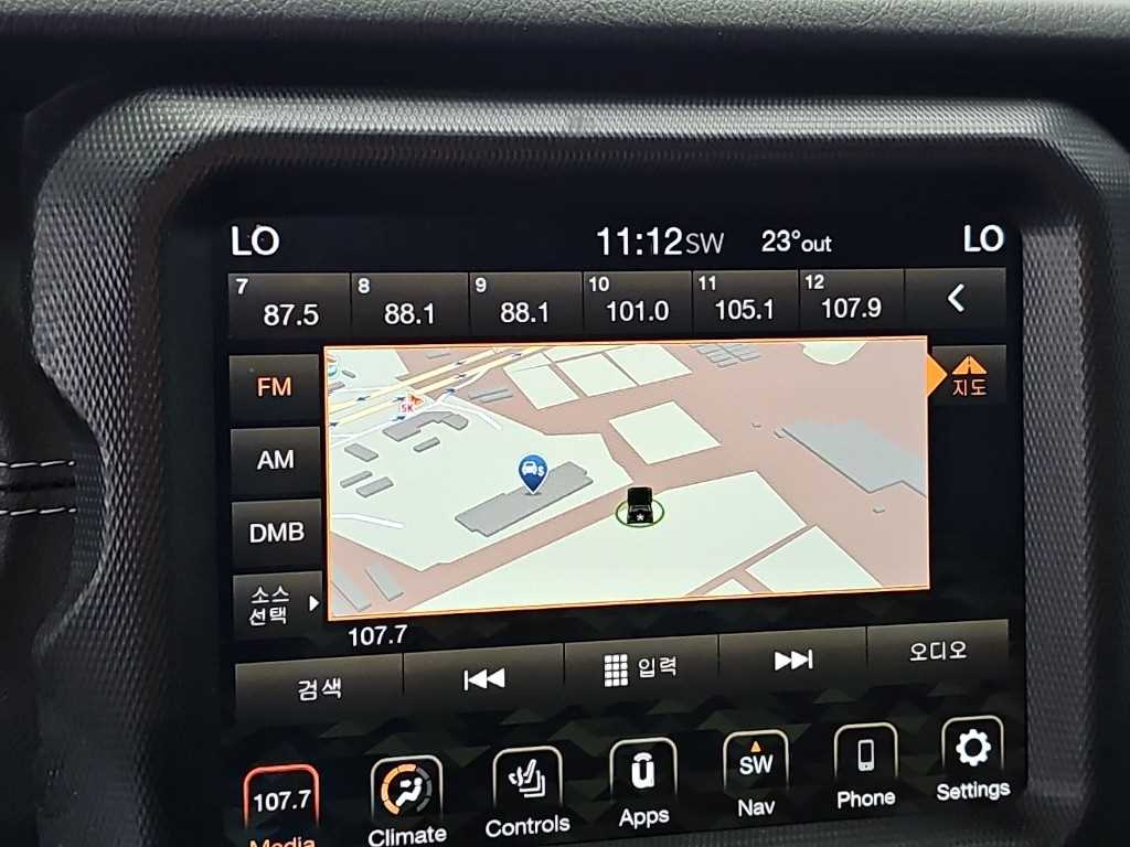 Jeep Wrangler — photo 14