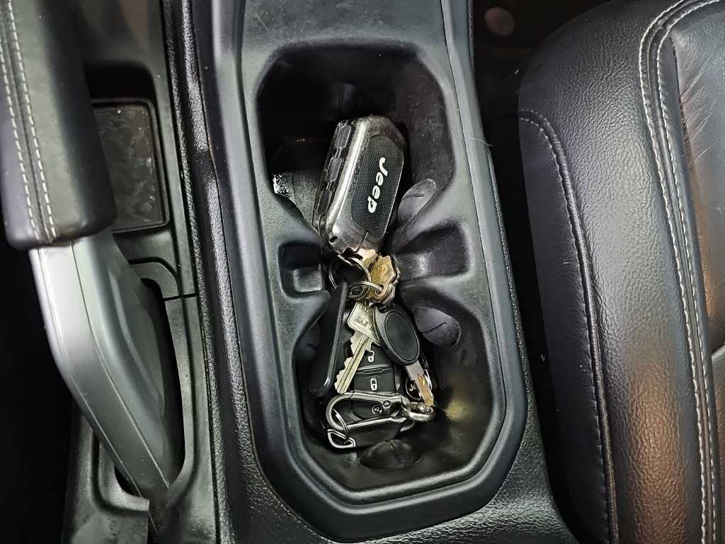 Jeep Wrangler — photo 16