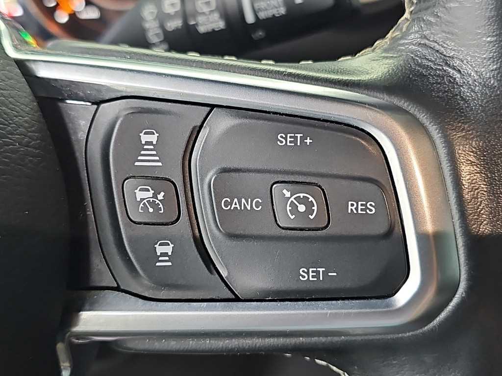 Jeep Wrangler — photo 18