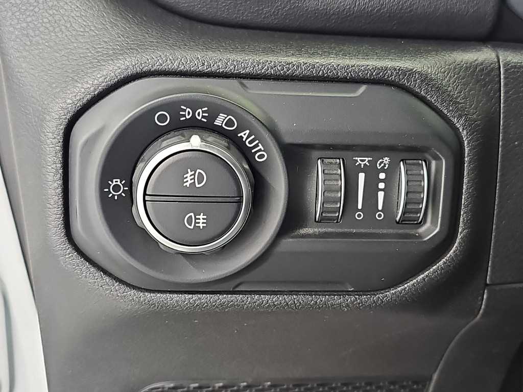 Jeep Wrangler — photo 19