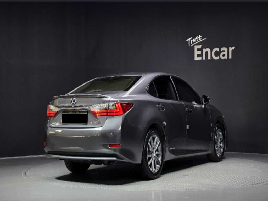 Lexus ES — photo 02