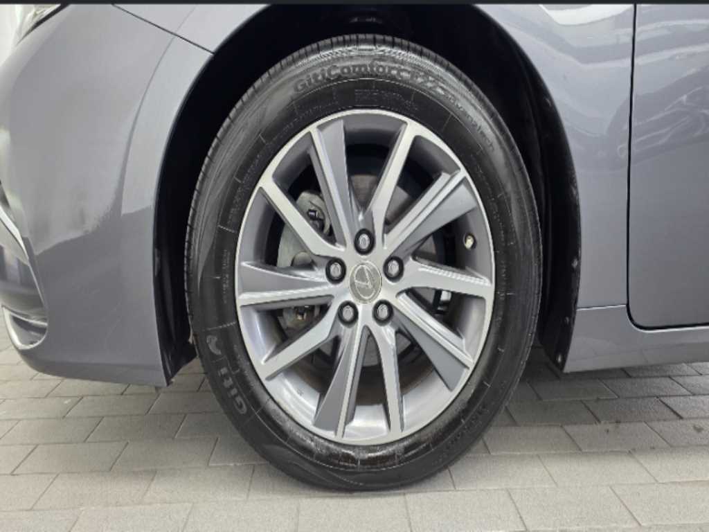 Lexus ES — photo 05