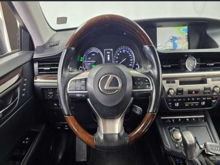 Lexus ES — photo 13