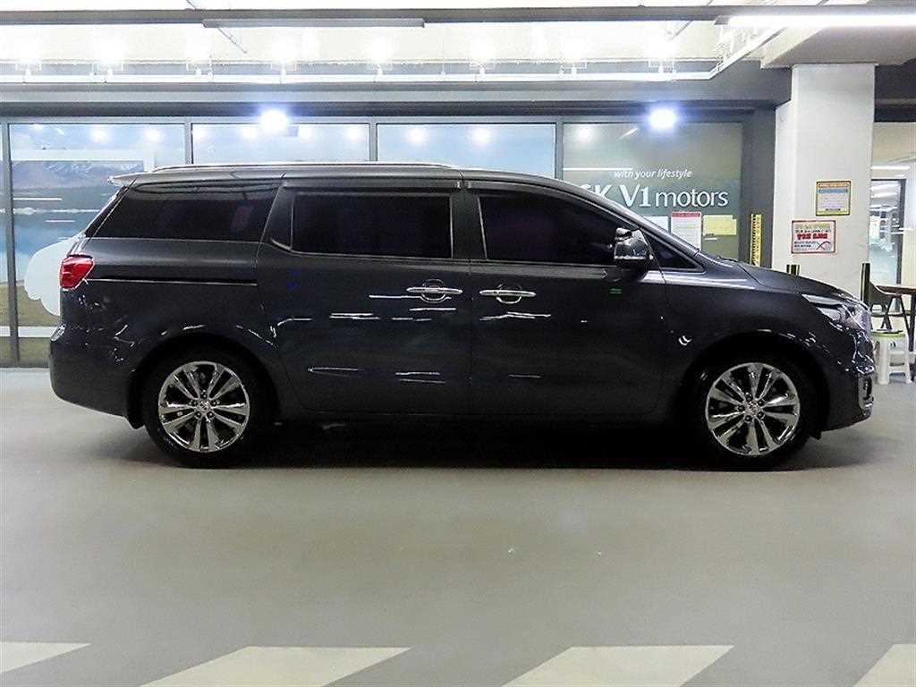 Kia Carnival — photo 03