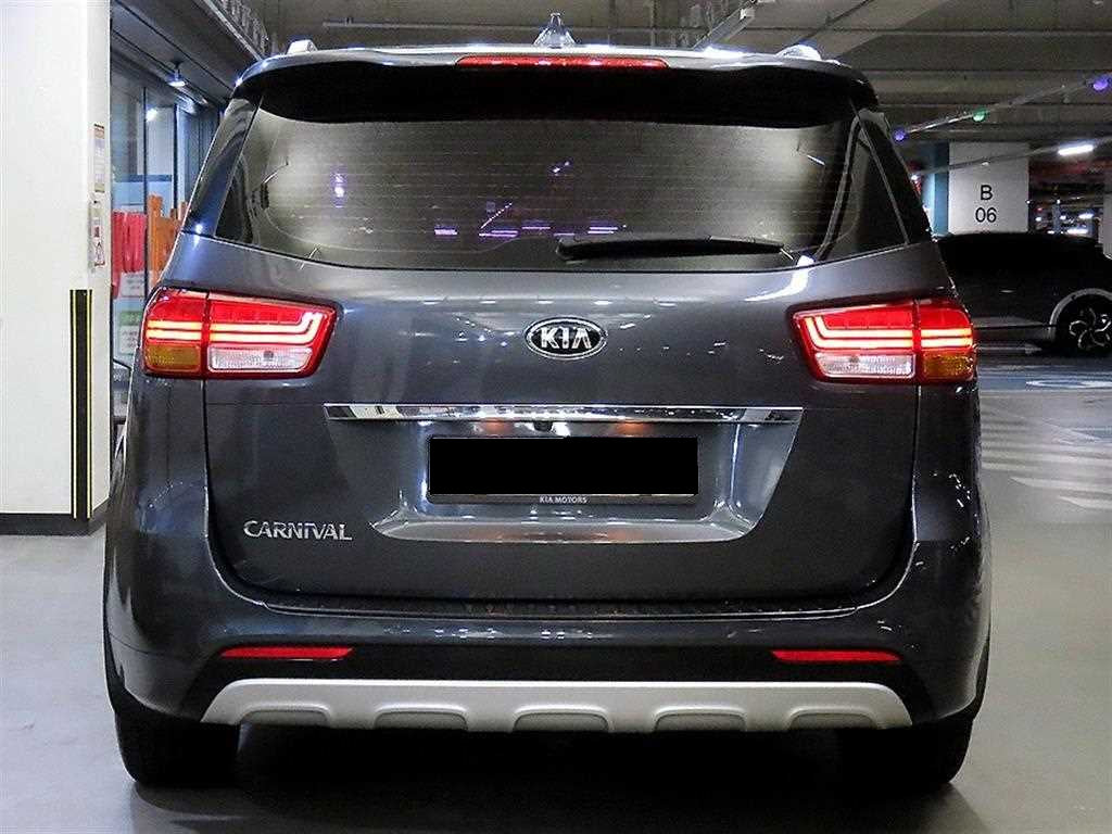 Kia Carnival — photo 05