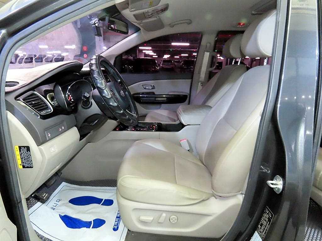 Kia Carnival — photo 06