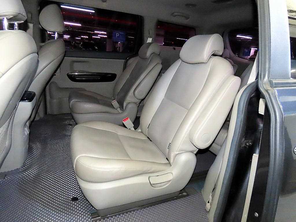 Kia Carnival — photo 07